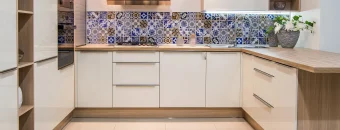 Плитка в кухне — до потолка или хватит фартука